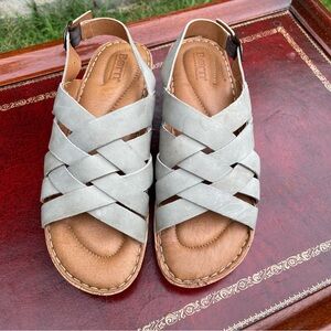 Born pale sage green leather sandals 9 Mia
